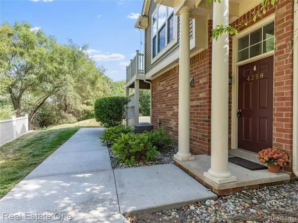 4259 Deeside Drive, Brighton, MI 48116