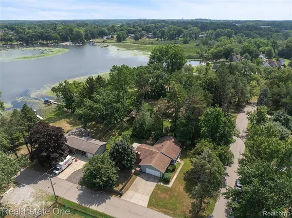 330 Harvard Drive, Oceola Twp, MI 48843