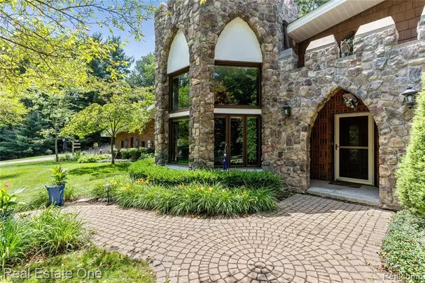 5336 Kensington Road, Brighton Twp, MI 48114