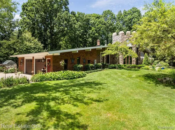 5336 Kensington Road, Brighton Twp, MI 48114