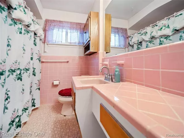 8157 Gary Avenue, Westland, MI 48185