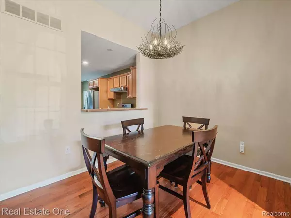 122 Pondview Court, Brighton, MI 48116