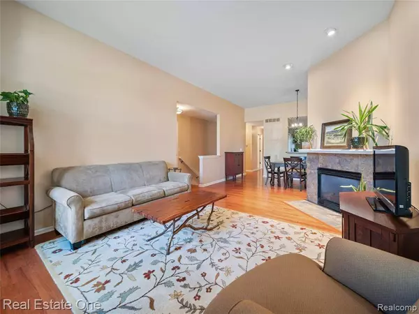 122 Pondview Court, Brighton, MI 48116