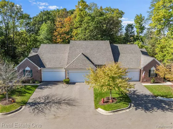 122 Pondview Court, Brighton, MI 48116