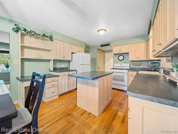 8789 Fieldcrest Drive, Green Oak Twp, MI 48116