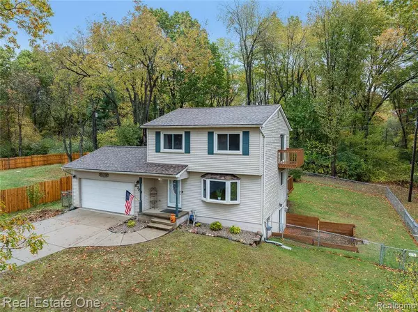 8789 Fieldcrest Drive, Green Oak Twp, MI 48116