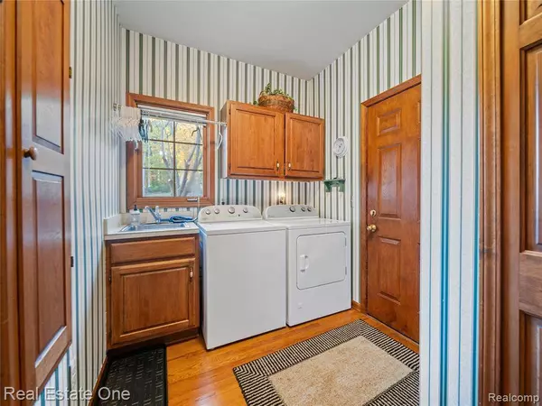 2044 Pine Hollow Trail, Brighton Twp, MI 48114