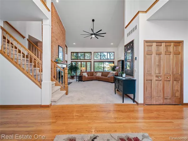 2044 Pine Hollow Trail, Brighton Twp, MI 48114