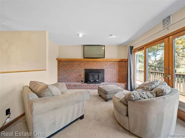 9755 Annabelle Court, Green Oak Twp, MI 48178