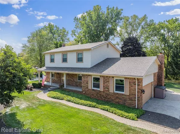 4798 Kenicott Trail, Brighton Twp, MI 48114