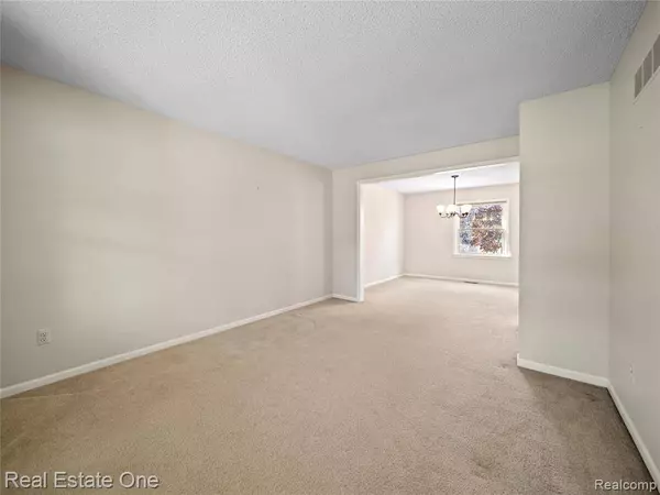 4798 Kenicott Trail, Brighton Twp, MI 48114