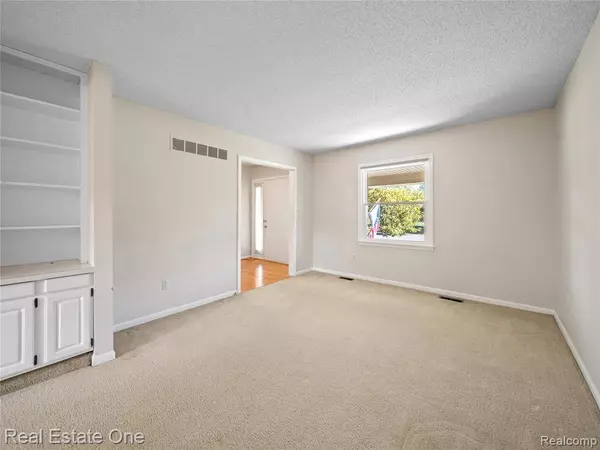 4798 Kenicott Trail, Brighton Twp, MI 48114