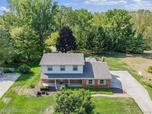 4798 Kenicott Trail, Brighton Twp, MI 48114