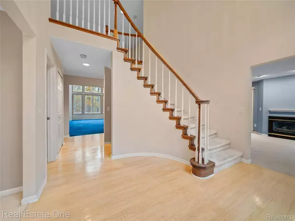 1740 Hidden Valley CT, Milford, MI 48380