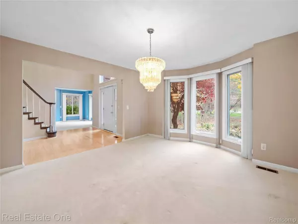 1740 Hidden Valley CT, Milford, MI 48380