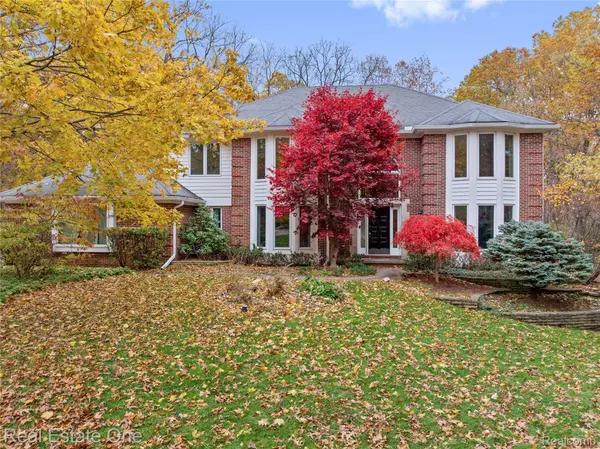 1740 Hidden Valley CT, Milford, MI 48380