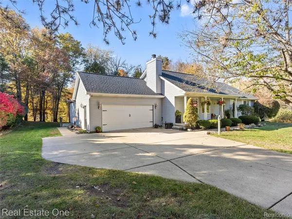 10589 Home Shore DR, Pinckney, MI 48169