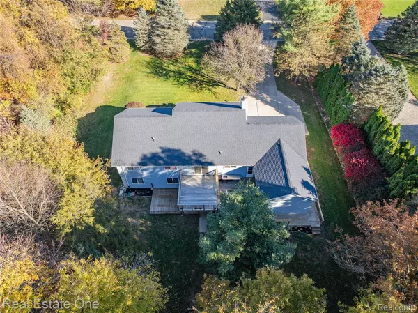 10589 Home Shore DR, Pinckney, MI 48169