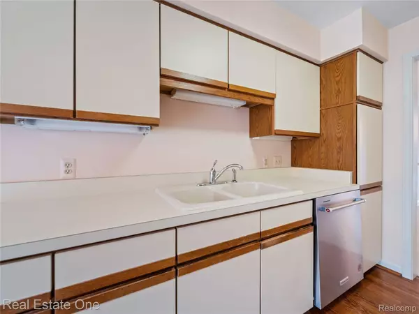 4605 Golf View DR, Brighton, MI 48116