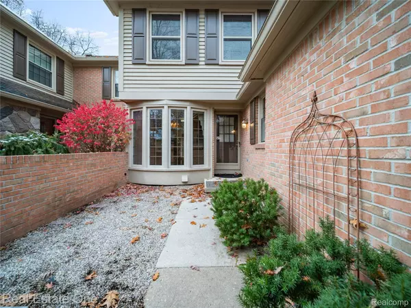 4605 Golf View DR, Brighton, MI 48116