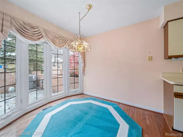 4605 Golf View DR, Brighton, MI 48116