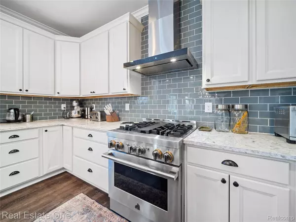 2560 Buckhead DR, Brighton, MI 48114