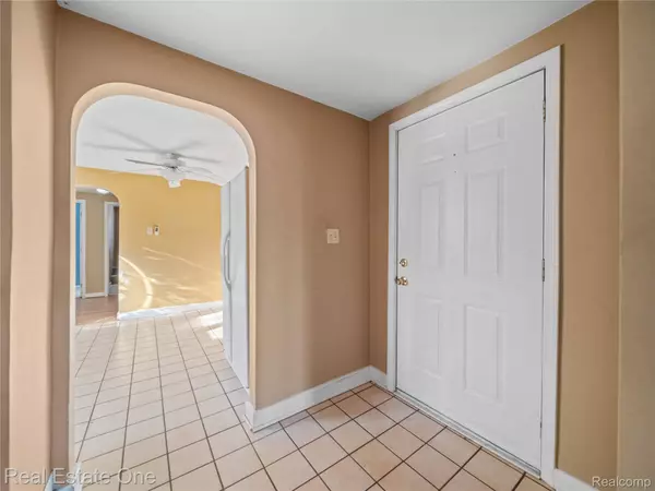 8202 Hyne RD, Brighton, MI 48114