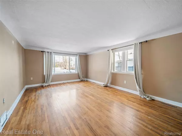 8202 Hyne RD, Brighton, MI 48114