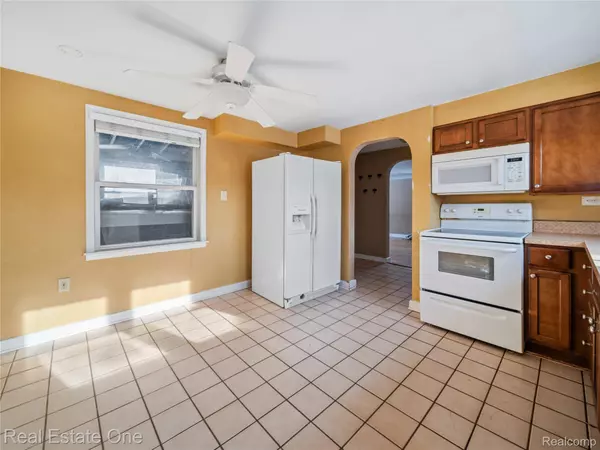 8202 Hyne RD, Brighton, MI 48114