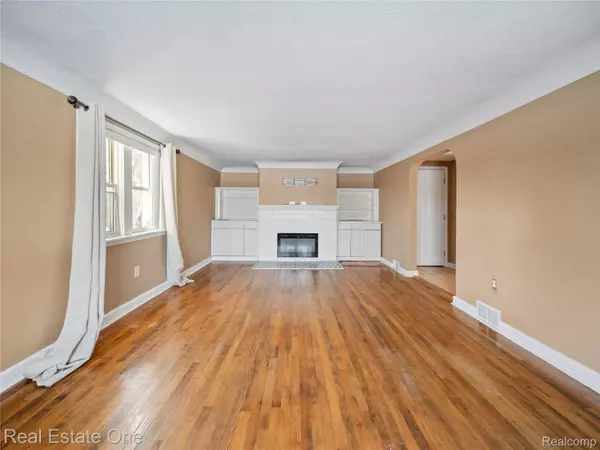 8202 Hyne RD, Brighton, MI 48114