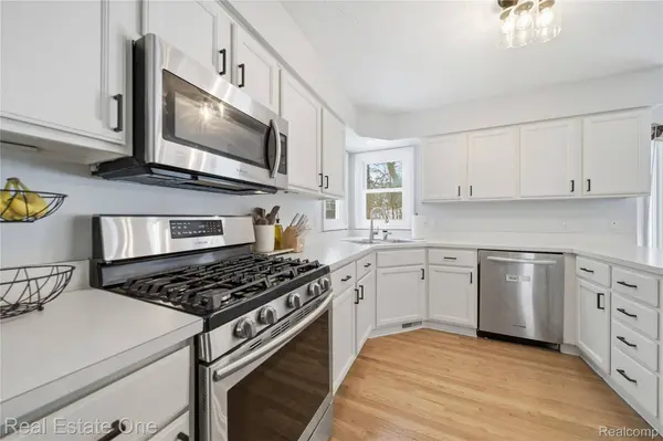 1013 Peppergrove DR, Brighton, MI 48116