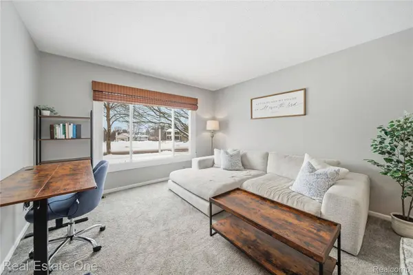 1013 Peppergrove DR, Brighton, MI 48116