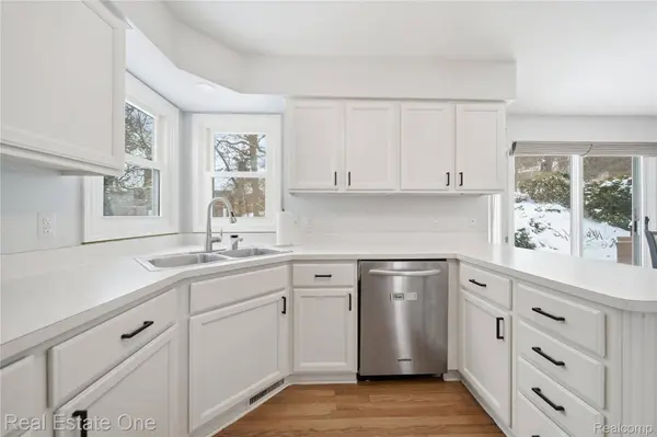 1013 Peppergrove DR, Brighton, MI 48116