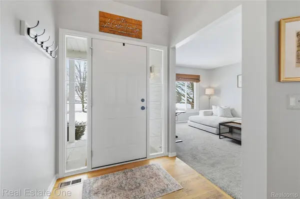 1013 Peppergrove DR, Brighton, MI 48116