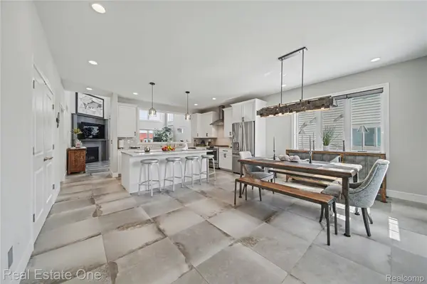 3616 Bay Harbor DR, Brighton, MI 48114