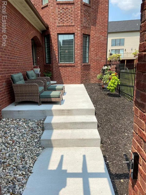 3616 Bay Harbor DR, Brighton, MI 48114