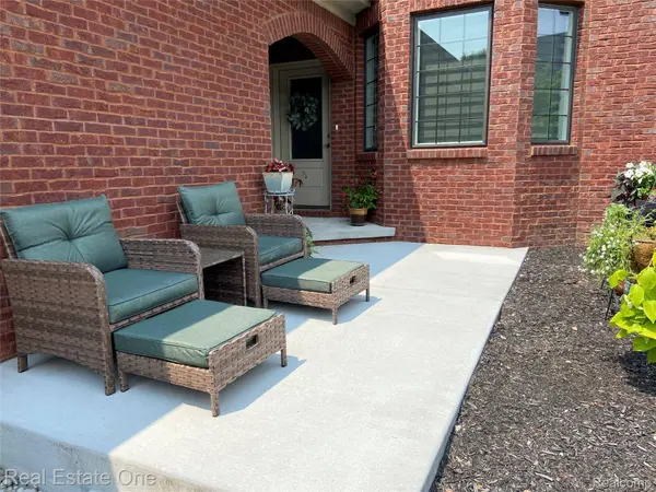 3616 Bay Harbor DR, Brighton, MI 48114