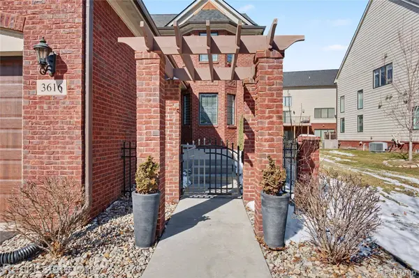 3616 Bay Harbor DR, Brighton, MI 48114