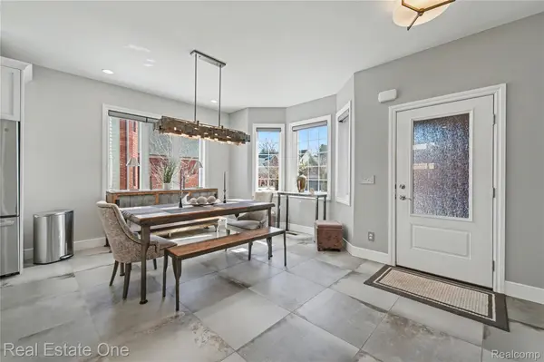 3616 Bay Harbor DR, Brighton, MI 48114