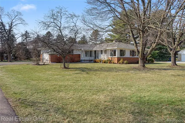 5388 Daniel DR, Brighton Township, MI 48114