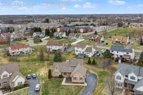 2070 W View CT, Orion Charter Township, MI 48360