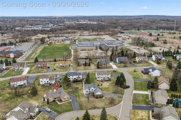 2070 W View CT, Orion Charter Township, MI 48360