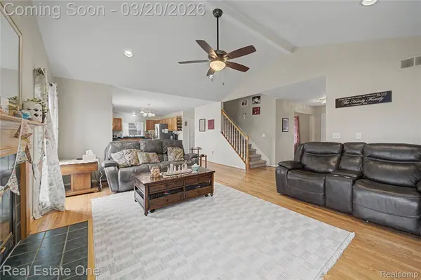 2070 W View CT, Orion Charter Township, MI 48360