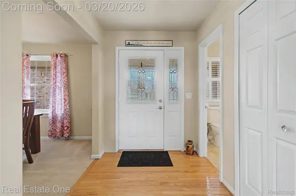 2070 W View CT, Orion Charter Township, MI 48360