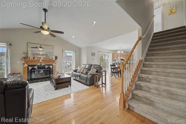 2070 W View CT, Orion Charter Township, MI 48360