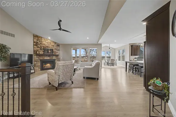 8370 Grist Mill DR, Hartland Township, MI 48430