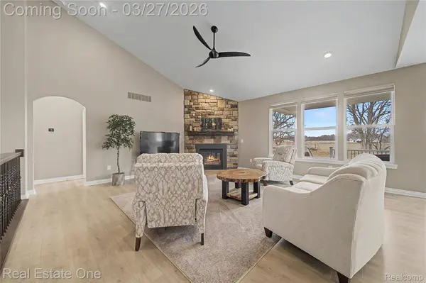 8370 Grist Mill DR, Hartland Township, MI 48430