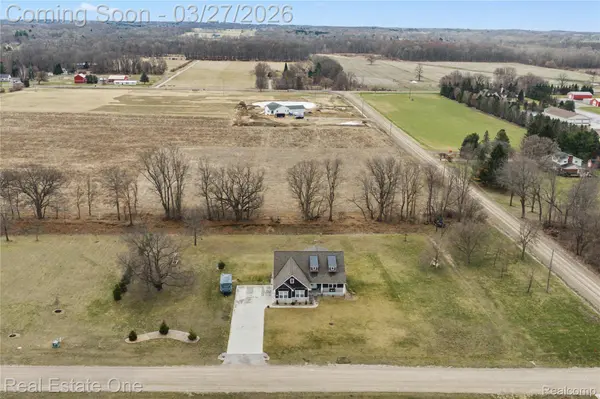 8370 Grist Mill DR, Hartland Township, MI 48430