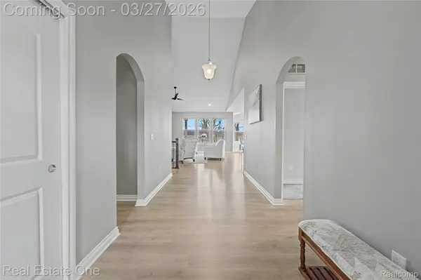 8370 Grist Mill DR, Hartland Township, MI 48430