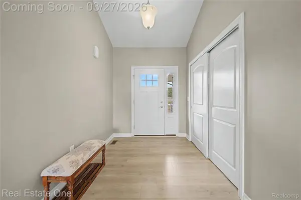 8370 Grist Mill DR, Hartland Township, MI 48430